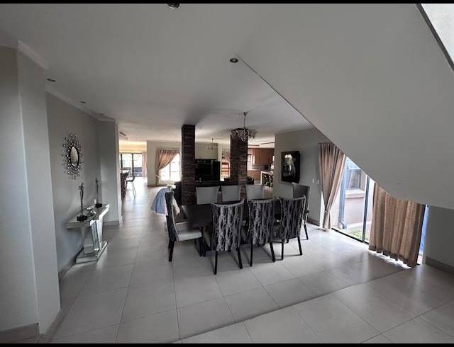 5 BEDROOM HOUSE FOR SALE IN ZAMBEZI COUNTRY ESTATE